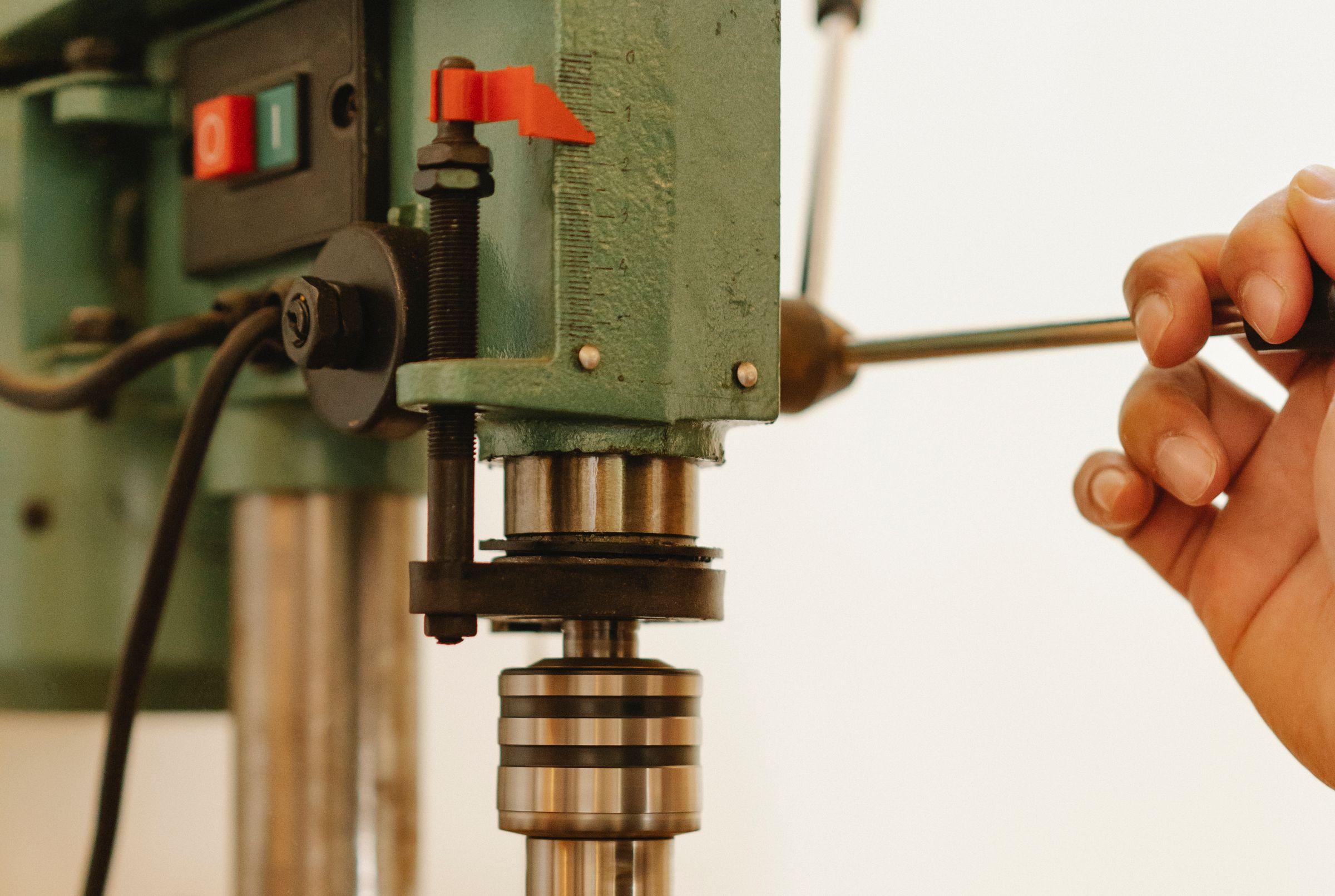 Standbohrmaschine als Beispiel für präzise Werkstattarbeit
